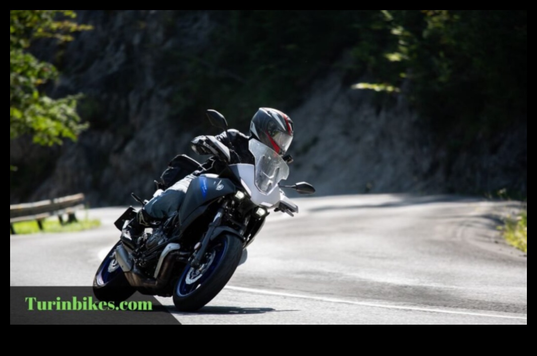 Κυνηγώντας τον άνεμο Η Ελευθερία του Ανοιχτού Δρόμου Ιππασίας σε Δύο Τροχούς 2 Chasing the Wind: The Allure of Open Road Riding on Two Wheels