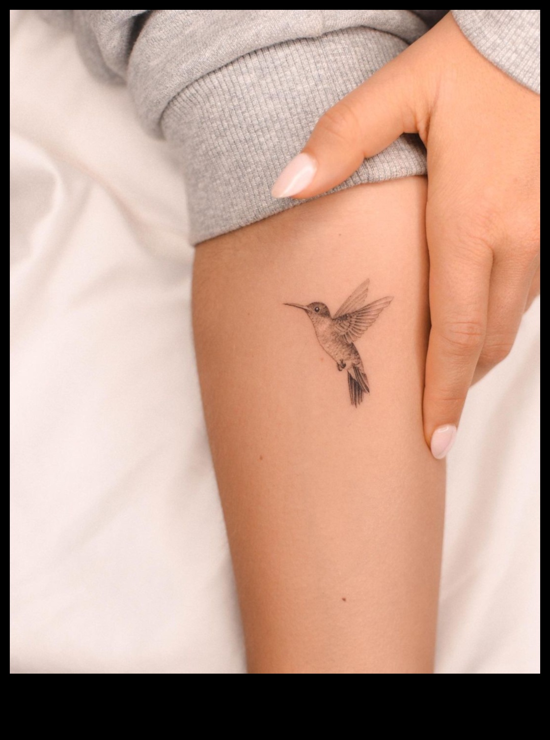 Μικροσκοπικά αριστουργήματα Η λεπτή γοητεία της μινιμαλιστικής μελάνης 5 Μικροσκοπικά αριστουργήματα: Αγκαλιάστε τη διακριτική γοητεία της μινιμαλιστικής μελάνης