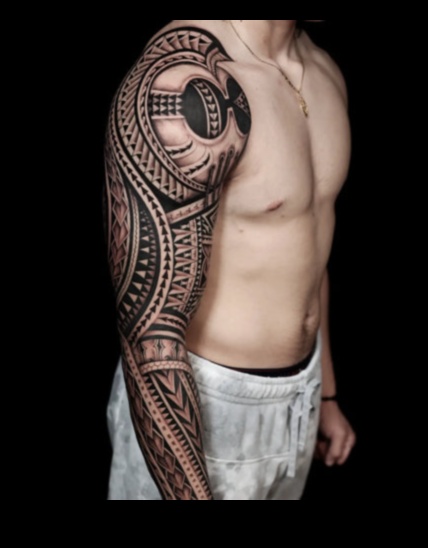 Iconic Ink: Symbolic Narratives in Focus