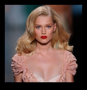 A-List Allure: Διασημότητες που εμπνέουν τους λάτρεις της μόδας