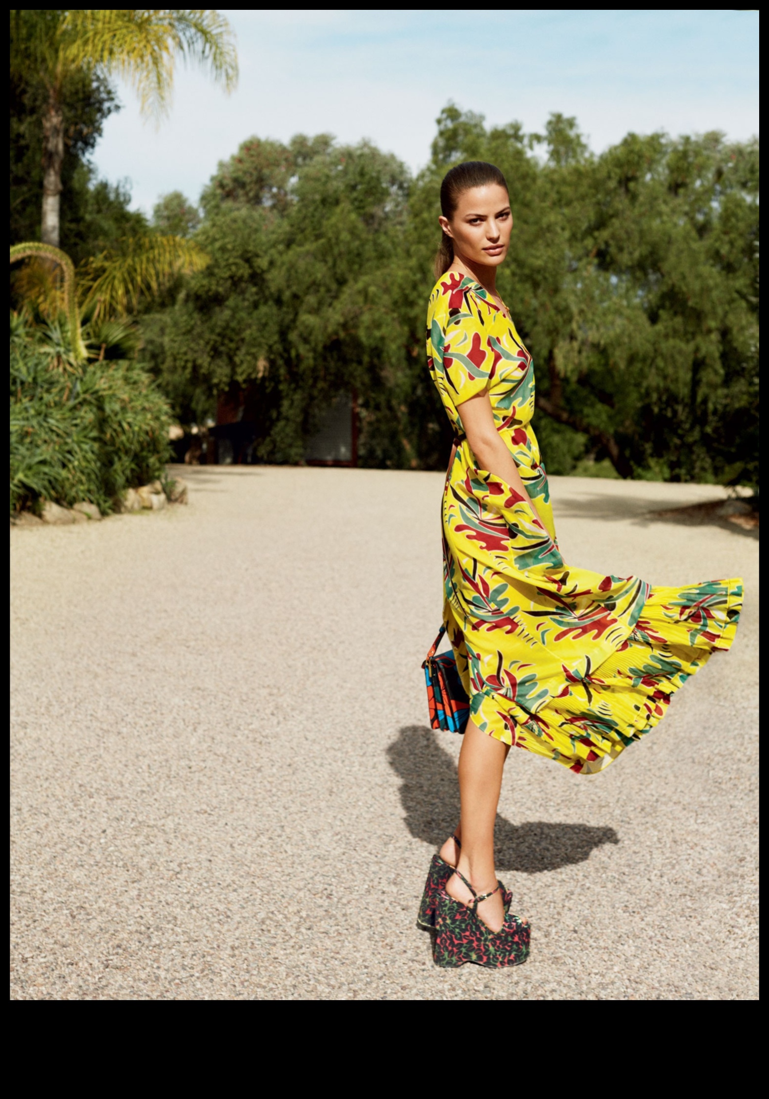 Island Glow φόρεμα για να εντυπωσιάσεις με καλοκαιρινά ρούχα εμπνευσμένα από τροπικές πηγές 3 Island Glow: Καλοκαιρινά ρούχα με τροπική έμπνευση για Glam Nights