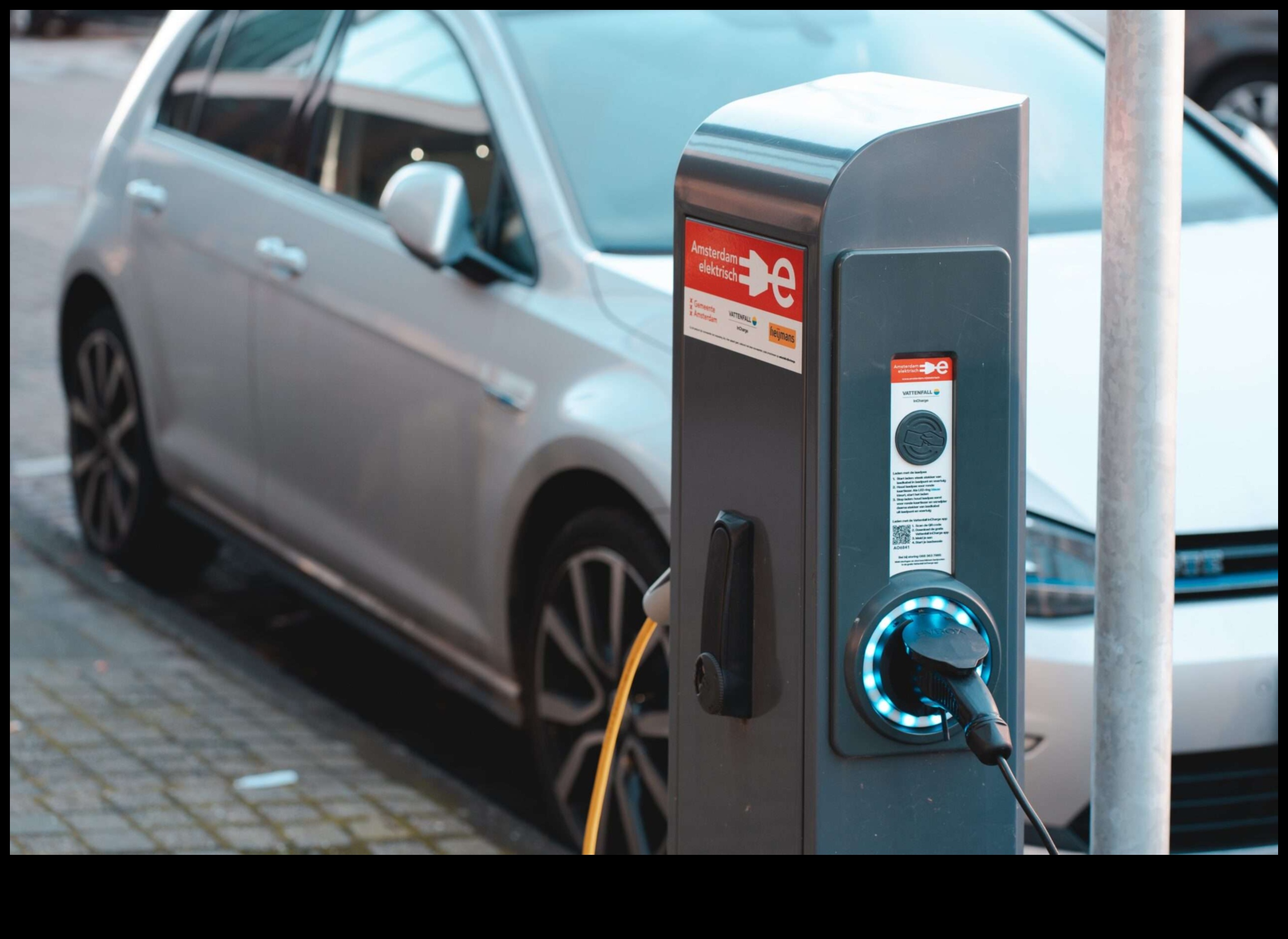 Προώθηση φόρτισης Η ηλεκτροδότηση των μεταφορών 4 Charging Forward: The Momentum of Electric Vehicles in Transport