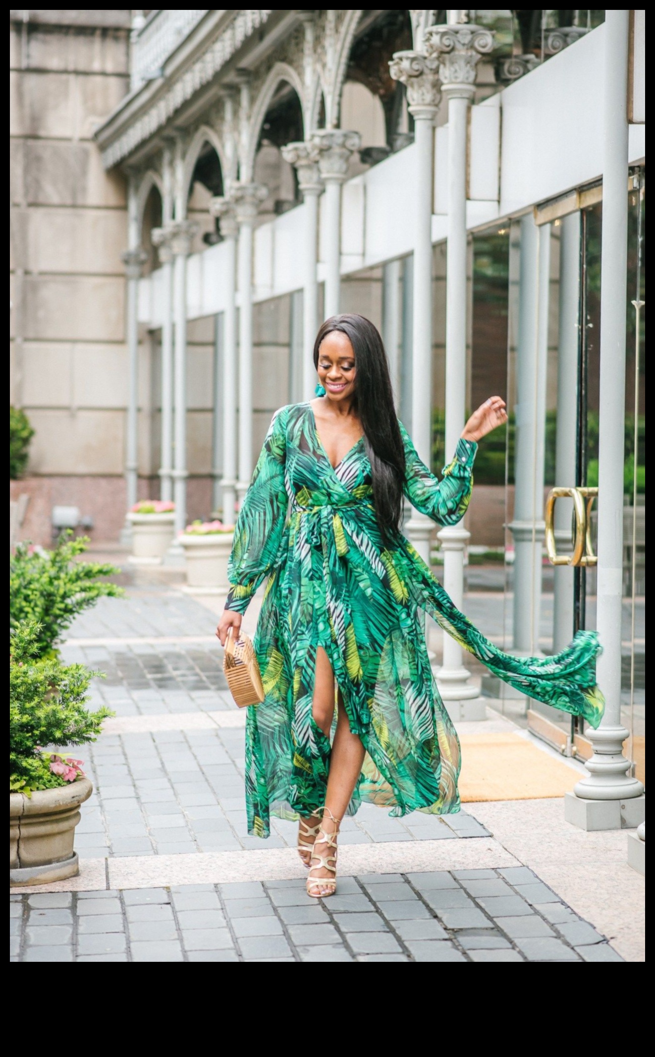 Island Glow φόρεμα για να εντυπωσιάσεις με καλοκαιρινά ρούχα εμπνευσμένα από τροπικά 1 Island Glow: Καλοκαιρινά ρούχα με τροπική έμπνευση για Glam Nights