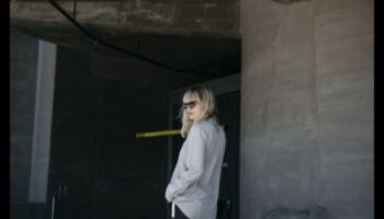 Urban Vogue: Πλοήγηση στη τσιμεντένια ζούγκλα με μοντέρνα ρούχα