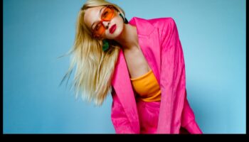 Vivid Vibes: Δώστε χρώμα στην γκαρνταρόμπα σας με κομψές επιλογές